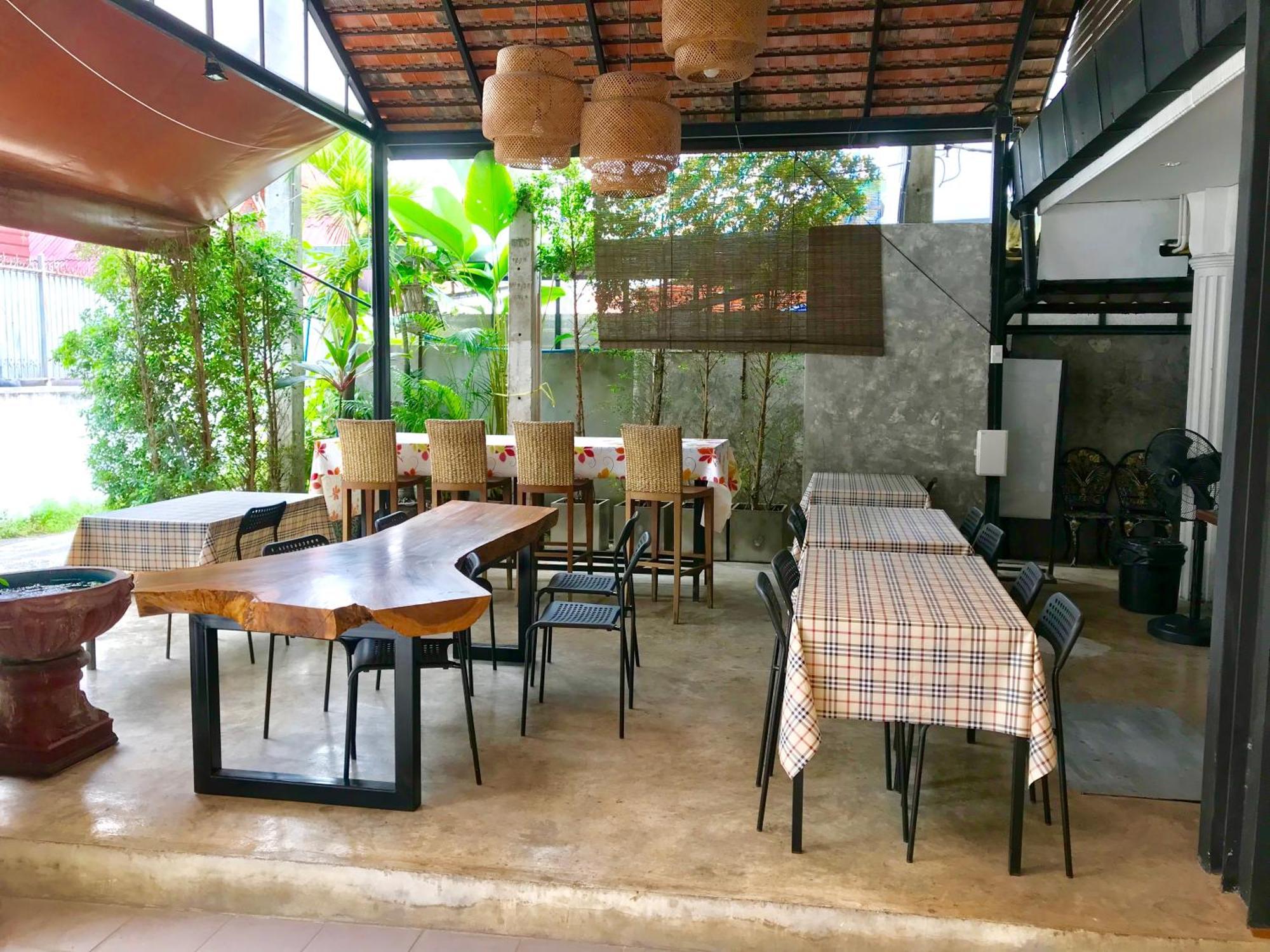 Rcn Court & Inn Chiang Mai Zewnętrze zdjęcie