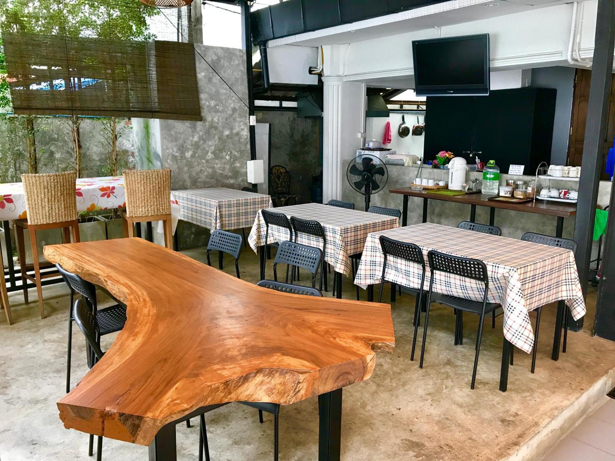 Rcn Court & Inn Chiang Mai Zewnętrze zdjęcie