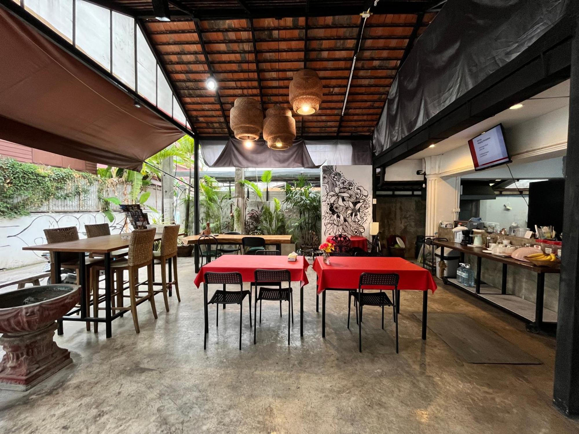 Rcn Court & Inn Chiang Mai Zewnętrze zdjęcie